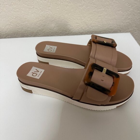 NEW UNWORN DV Dolce Vita Tan Buckle Sandals 8 Caster - Picture 1 of 6